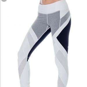 Vimmia Allegiance White, black and grey leggings